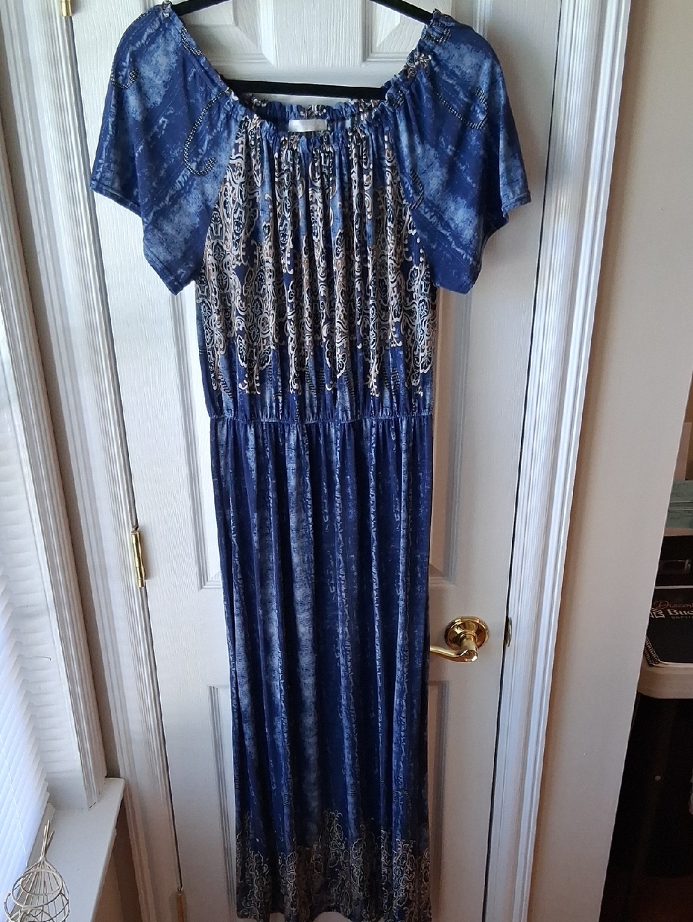 Stretchy Slinky Long Maxi Dress Off Shoulder Or On Shoulder Style.